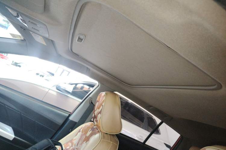 Used Toyota YARiS L Zhi Xuan 2015 1.5G Automatic Xuan Dong Sunroof Special Edition Headliner