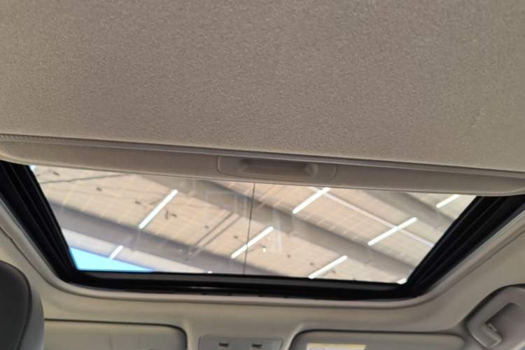 Used Toyota YARiS L Zhi Xuan 2015 1.5G Automatic Xuan Dong Sunroof Special Edition Headliner