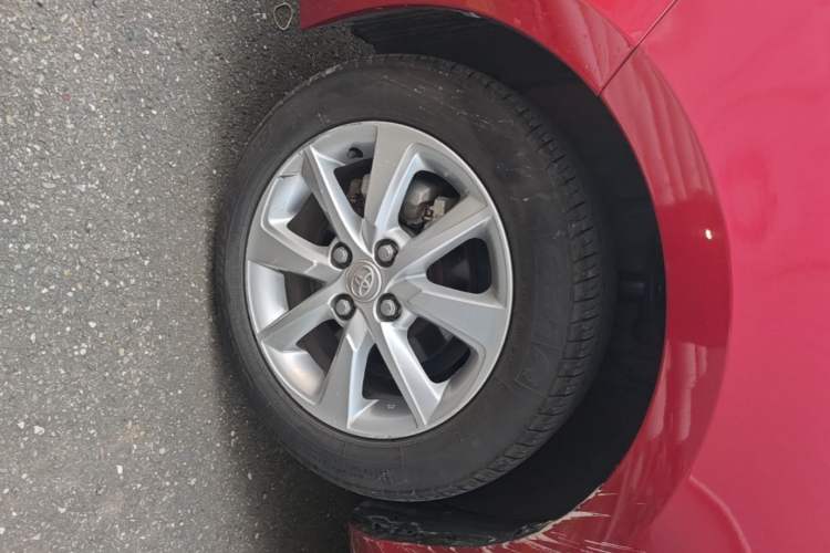 Used Toyota YARiS L Zhi Xuan 2015 1.5G Automatic Xuan Dong Sunroof Special Edition Left Front Wheel Hub