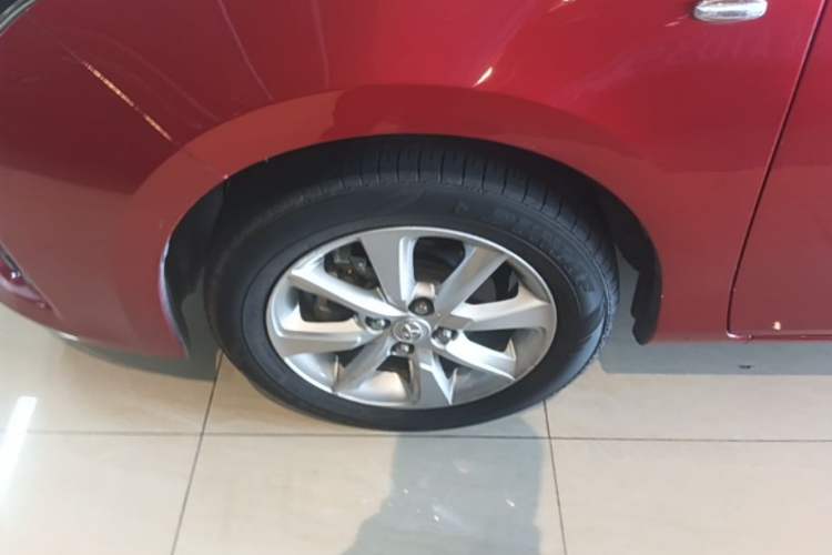 Used Toyota YARiS L Zhi Xuan 2015 1.5G Automatic Xuan Dong Sunroof Special Edition Left Front Wheel Hub