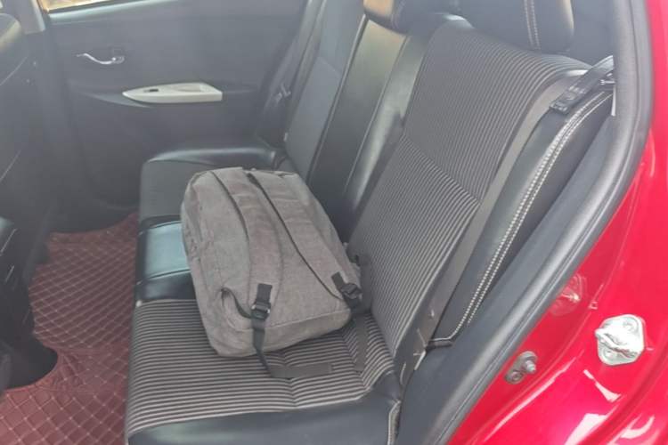 Used Toyota YARiS L Zhi Xuan 2015 1.5G Automatic Xuan Dong Sunroof Special Edition Left Rear Seat