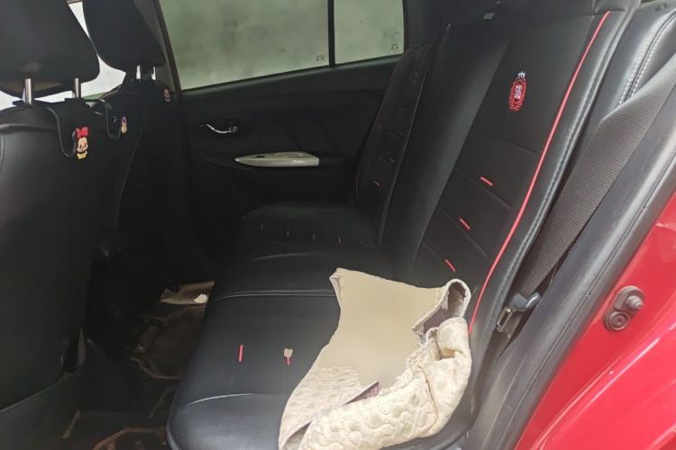 Used Toyota YARiS L Zhi Xuan 2015 1.5G Automatic Xuan Dong Sunroof Special Edition Left Rear Seat
