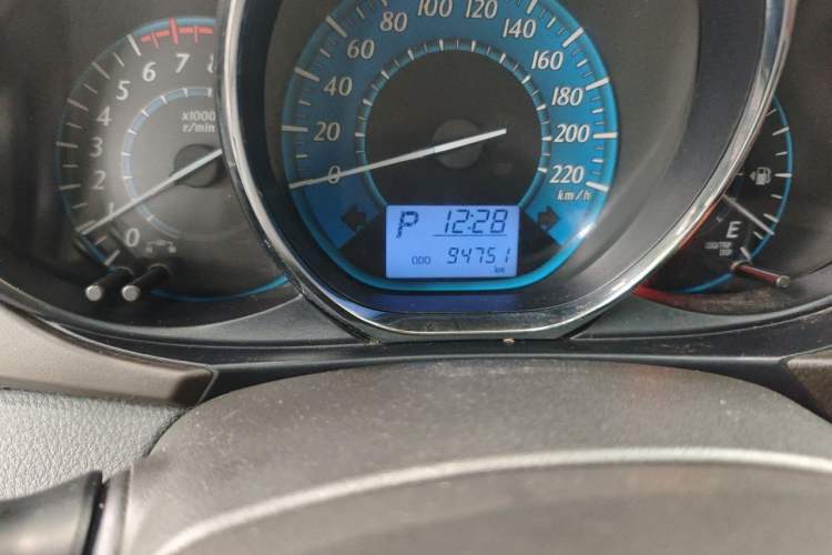 Used Toyota YARiS L Zhi Xuan 2015 1.5E Automatic Charm Edition Odometer Close Up