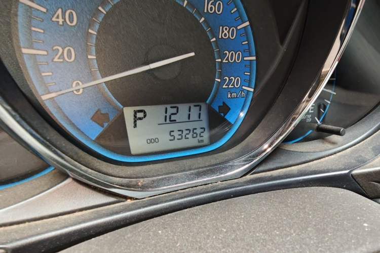 Used Toyota YARiS L Zhi Xuan 2015 1.5E Automatic Charm Edition Odometer Close Up