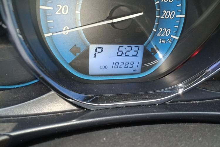 Used Toyota YARiS L Zhi Xuan 2015 1.5E Automatic Charm Edition Odometer Close Up