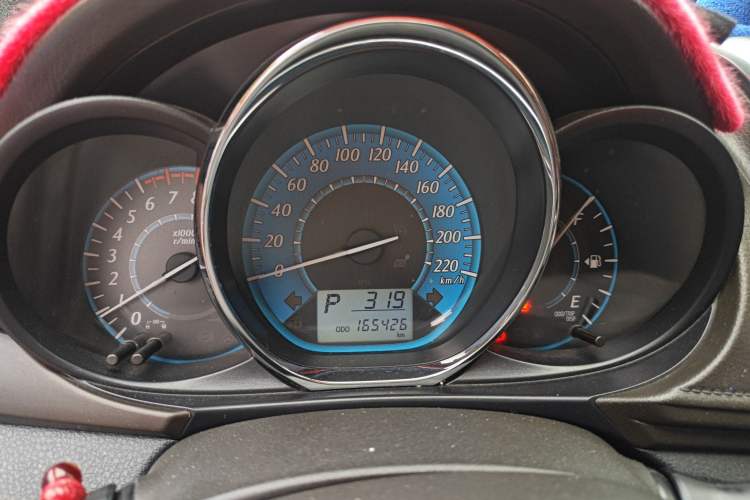 Used Toyota YARiS L Zhi Xuan 2015 1.5E Automatic Charm Edition Odometer Close Up