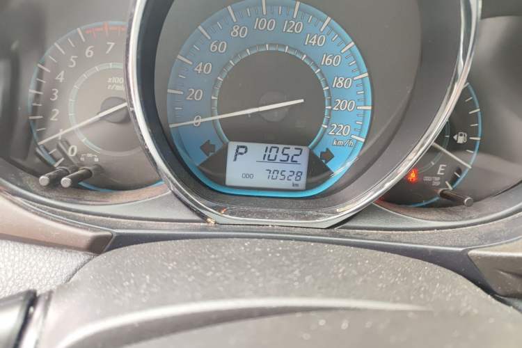 Used Toyota YARiS L Zhi Xuan 2015 1.5E Automatic Charm Edition Odometer Close Up