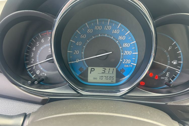 Used Toyota YARiS L Zhi Xuan 2015 1.5E Automatic Charm Edition Odometer Close Up