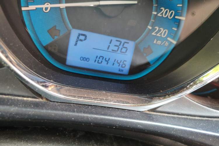 Used Toyota YARiS L Zhi Xuan 2015 1.5E Automatic Charm Edition Odometer Close Up