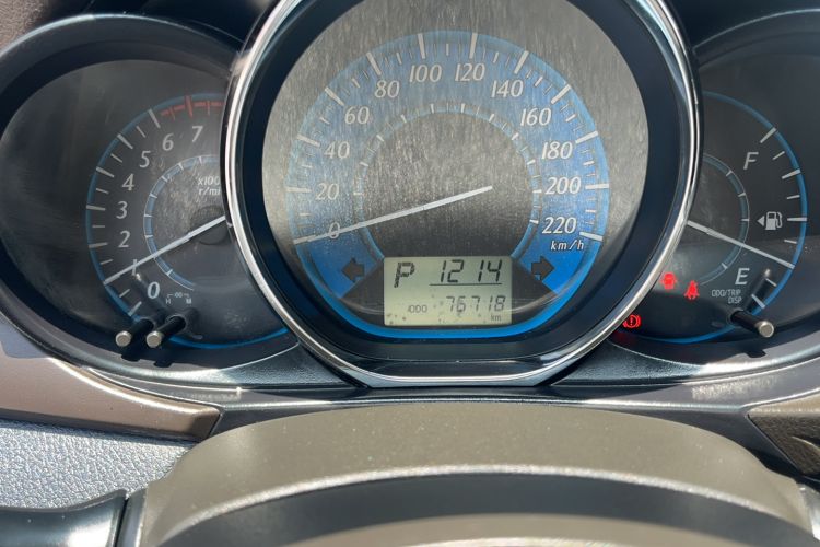 Used Toyota YARiS L Zhi Xuan 2015 1.5E Automatic Charm Edition Odometer Close Up