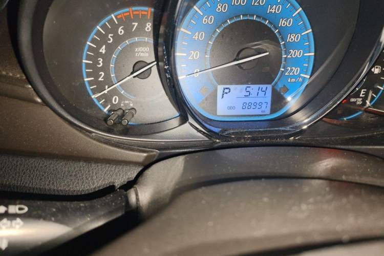 Used Toyota YARiS L Zhi Xuan 2015 1.5E Automatic Charm Edition Odometer Close Up