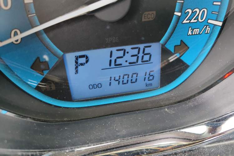 Used Toyota YARiS L Zhi Xuan 2015 1.5E Automatic Charm Edition Odometer Close Up