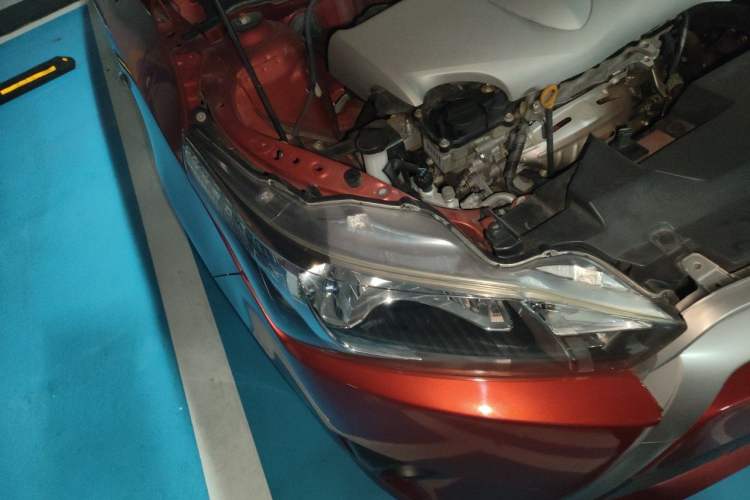 Used Toyota YARiS L Zhi Xuan 2015 1.5E Automatic Charm Edition Right Front Headlight