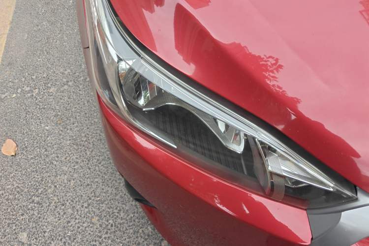 Used Toyota YARiS L Zhi Xuan 2015 1.5E Automatic Charm Edition Right Front Headlight