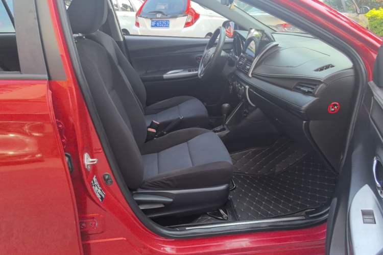 Used Toyota YARiS L Zhi Xuan 2015 1.5E Automatic Charm Edition Right Front Seat