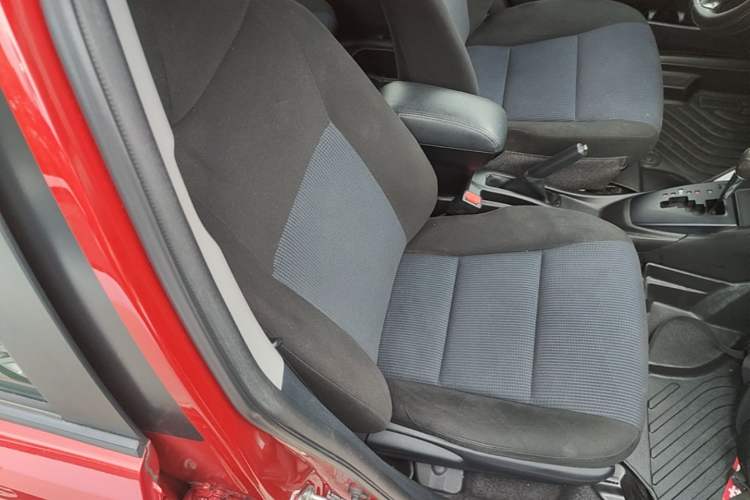 Used Toyota YARiS L Zhi Xuan 2015 1.5E Automatic Charm Edition Right Front Seat