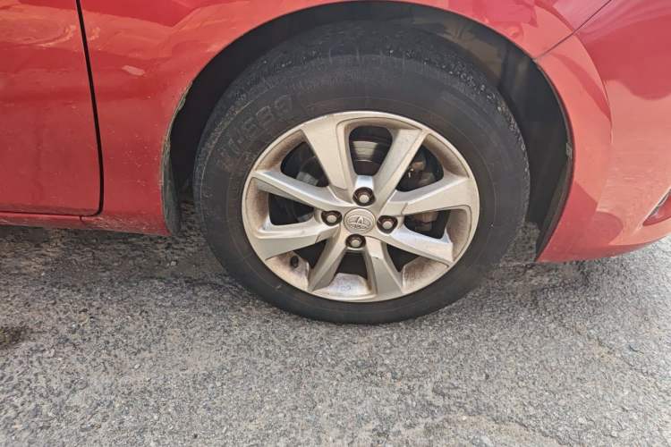 Used Toyota YARiS L Zhi Xuan 2015 1.5G Automatic Xuan Dong Sunroof Special Edition Right Front Wheel Hub