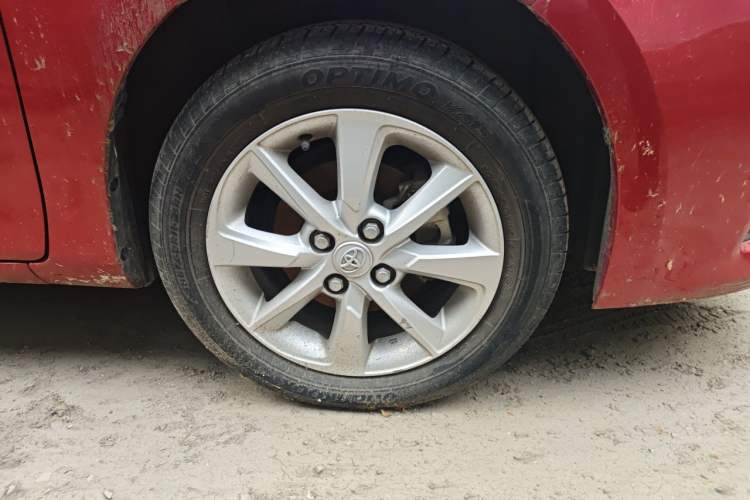 Used Toyota YARiS L Zhi Xuan 2015 1.5G Automatic Xuan Dong Sunroof Special Edition Right Front Wheel Hub