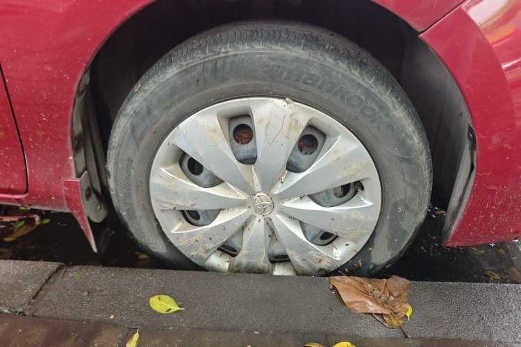 Used Toyota YARiS L Zhi Xuan 2015 1.5E Automatic Charm Edition Right Front Wheel Hub