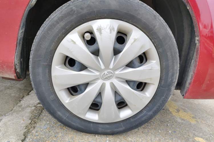 Used Toyota YARiS L Zhi Xuan 2015 1.5E Automatic Charm Edition Right Front Wheel Hub