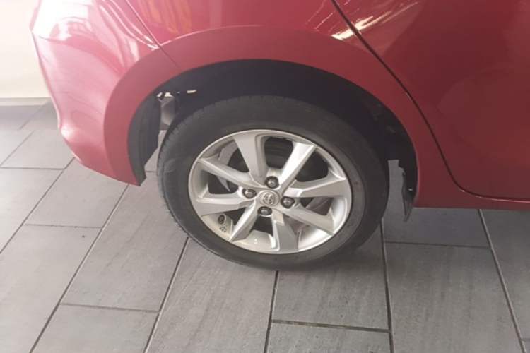 Used Toyota YARiS L Zhi Xuan 2015 1.5G Automatic Xuan Dong Sunroof Special Edition Right Rear Wheel Hub