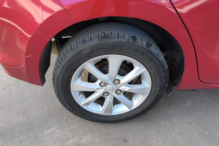 Used Toyota YARiS L Zhi Xuan 2015 1.5G Automatic Xuan Dong Sunroof Special Edition Right Rear Wheel Hub