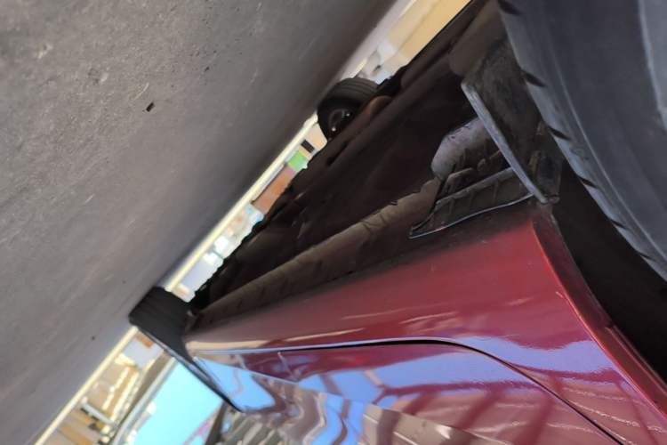 Used Toyota YARiS L Zhi Xuan 2015 1.5G Automatic Xuan Dong Sunroof Special Edition Right Side Sill