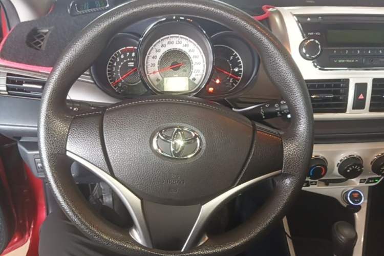 Used Toyota YARiS L Zhi Xuan 2015 1.5G Automatic Xuan Dong Sunroof Special Edition Steering Wheel