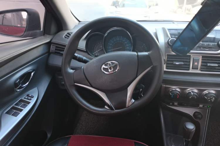 Used Toyota YARiS L Zhi Xuan 2015 1.5E Automatic Charm Edition Steering Wheel