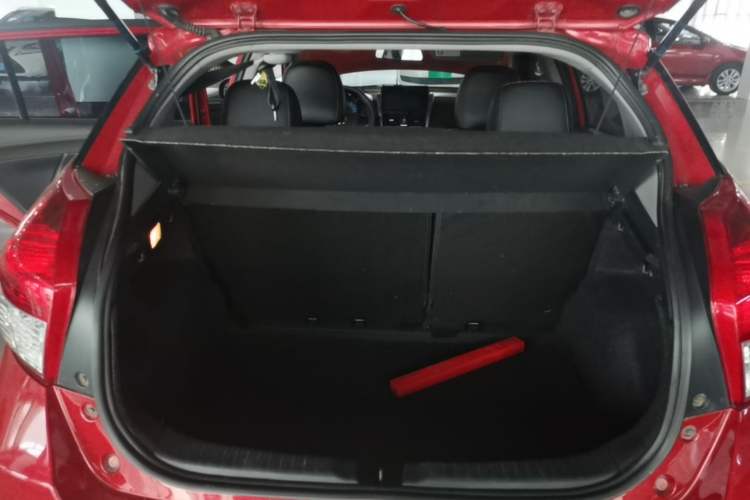 Used Toyota YARiS L Zhi Xuan 2015 1.5E Automatic Charm Edition Trunk