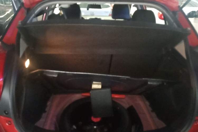 Used Toyota YARiS L Zhi Xuan 2015 1.5E Automatic Charm Edition Trunk