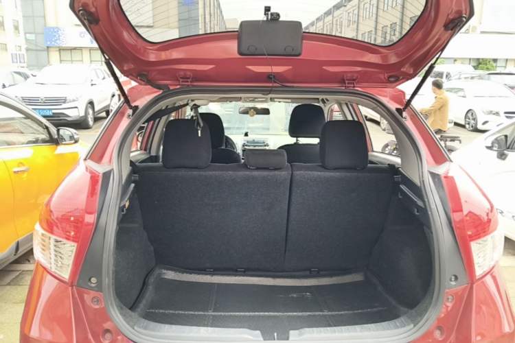 Used Toyota YARiS L Zhi Xuan 2015 1.5E Automatic Charm Edition Trunk