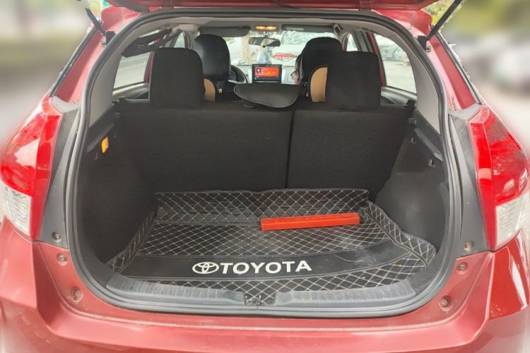 Used Toyota YARiS L Zhi Xuan 2015 1.5E Automatic Charm Edition Trunk