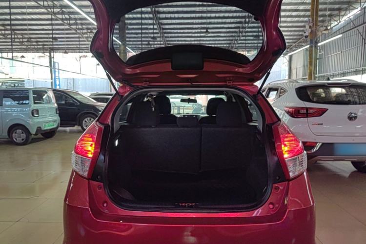 Used Toyota YARiS L Zhi Xuan 2015 1.5E Automatic Charm Edition Trunk
