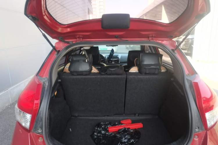 Used Toyota YARiS L Zhi Xuan 2015 1.5E Automatic Charm Edition Trunk