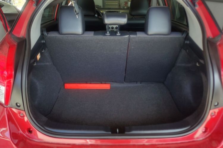 Used Toyota YARiS L Zhi Xuan 2015 1.5G Automatic Xuan Dong Sunroof Special Edition Trunk