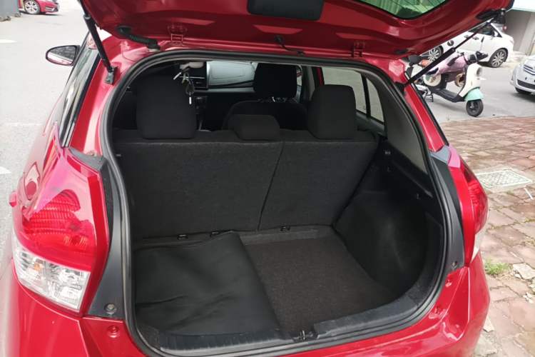 Used Toyota YARiS L Zhi Xuan 2015 1.5E Automatic Charm Edition Trunk