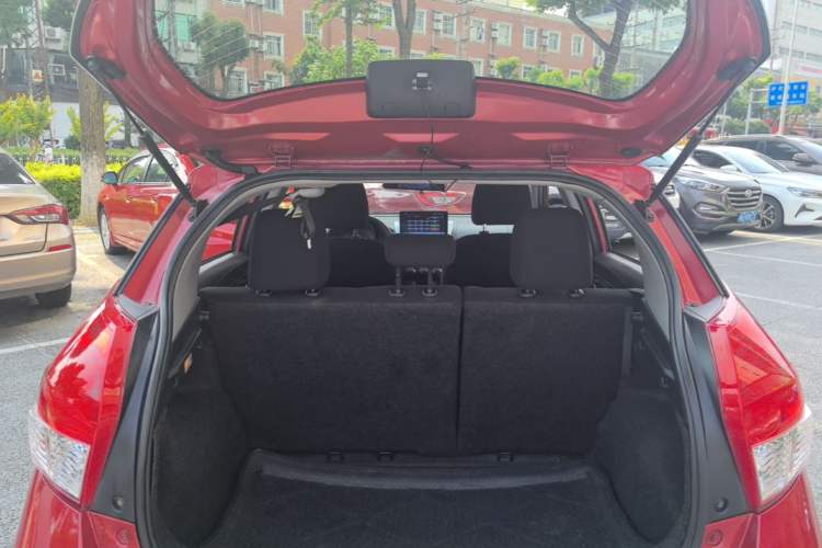 Used Toyota YARiS L Zhi Xuan 2015 1.5E Automatic Charm Edition Trunk