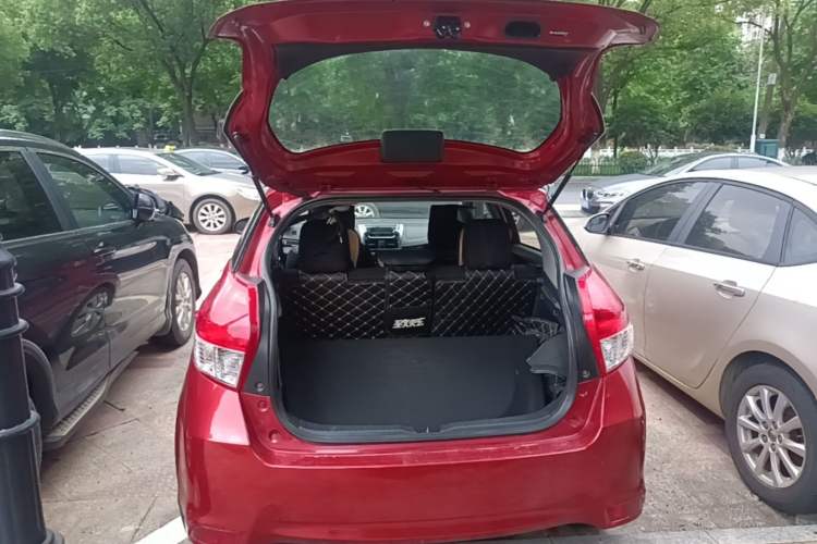 Used Toyota YARiS L Zhi Xuan 2015 1.5E Automatic Charm Edition Trunk