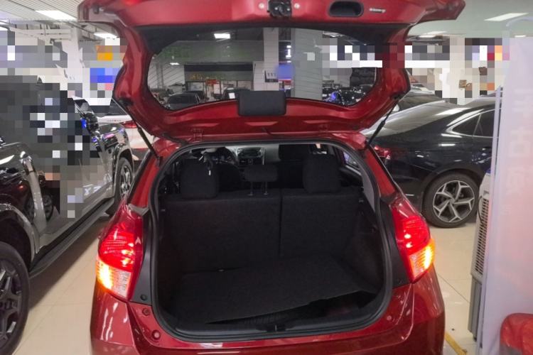 Used Toyota YARiS L Zhi Xuan 2015 1.5E Automatic Charm Edition Trunk