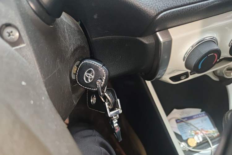 Used Toyota YARiS L Zhi Xuan 2015 1.5G Automatic Xuan Dong Sunroof Special Edition Vehicle Key