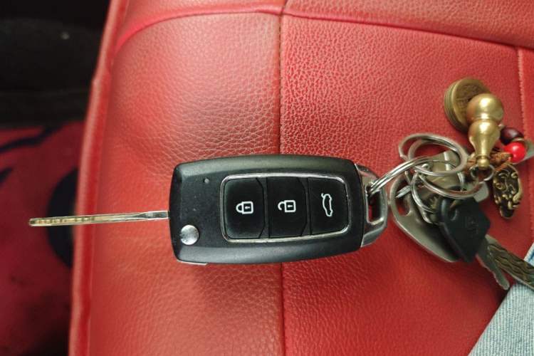 Used Toyota YARiS L Zhi Xuan 2015 1.5E Automatic Charm Edition Vehicle Key