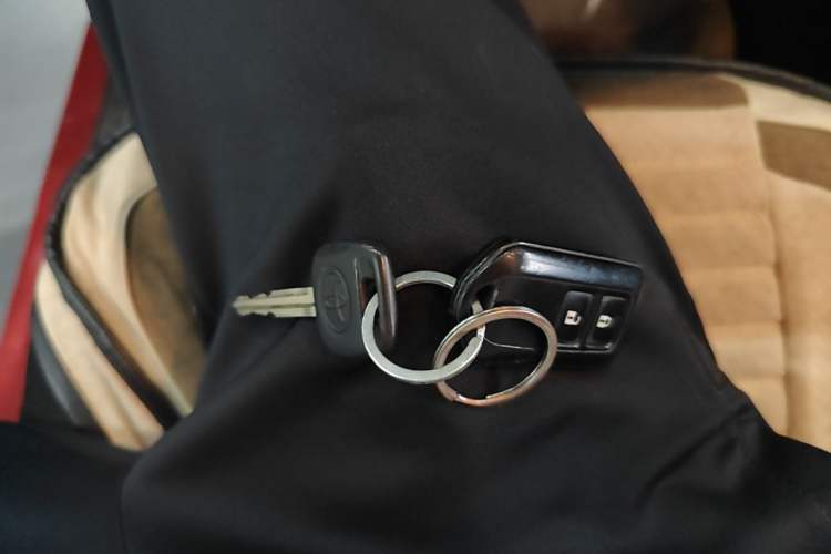 Used Toyota YARiS L Zhi Xuan 2015 1.5E Automatic Charm Edition Vehicle Key