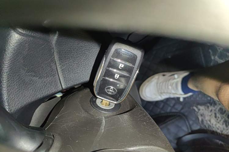 Used Toyota YARiS L Zhi Xuan 2015 1.5E Automatic Charm Edition Vehicle Key