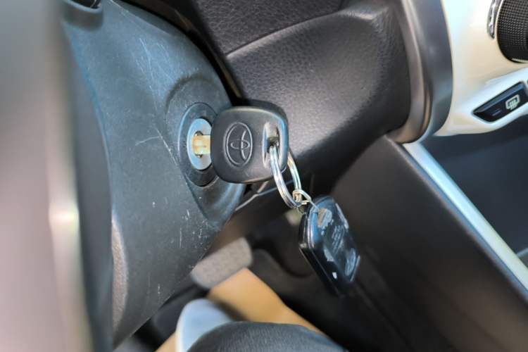 Used Toyota YARiS L Zhi Xuan 2015 1.5G Automatic Xuan Dong Sunroof Special Edition Vehicle Key
