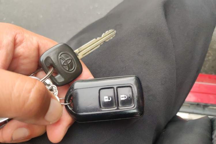 Used Toyota YARiS L Zhi Xuan 2015 1.5E Automatic Charm Edition Vehicle Key