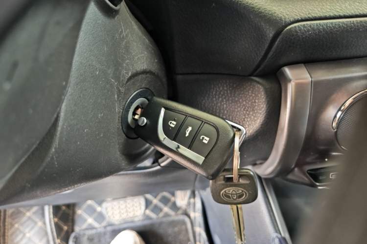 Used Toyota YARiS L Zhi Xuan 2015 1.5E Automatic Charm Edition Vehicle Key