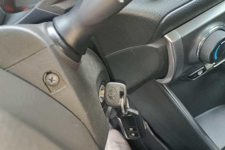 Used Toyota YARiS L Zhi Xuan 2015 1.5E Automatic Charm Edition Vehicle Key