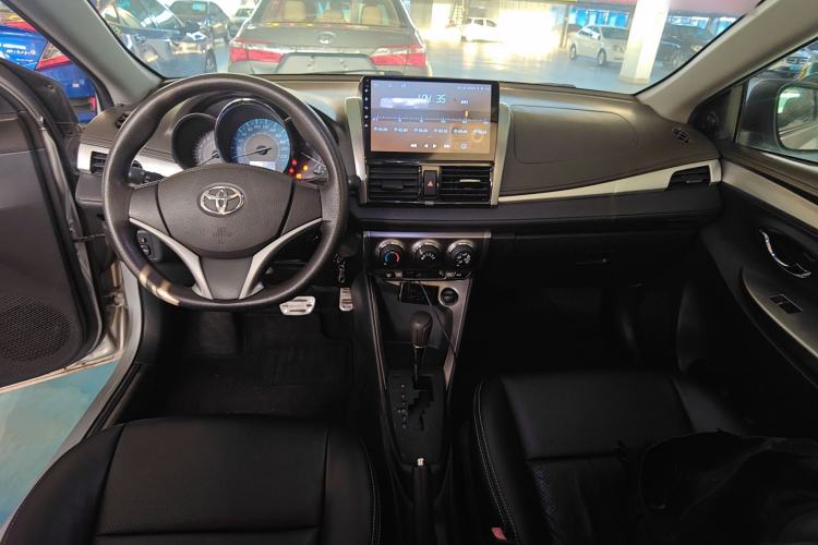 Used Toyota YARiS L Zhi Xuan 2015 1.5E Automatic Charm Edition Center Console