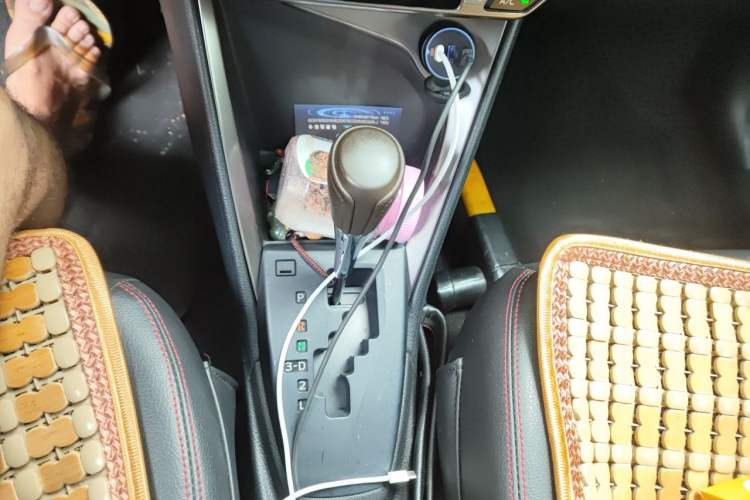 Used Toyota YARiS L Zhi Xuan 2015 1.5E Automatic Charm Edition Gear Lever